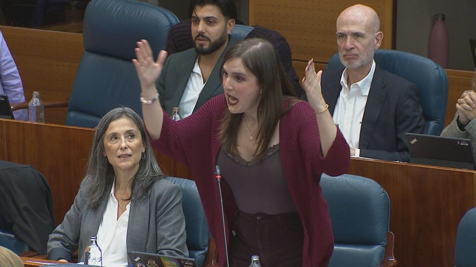 Una diputada de Más Madrid ironiza con la "vía francesa" de "prender fuego" a la Real Casa de Correos