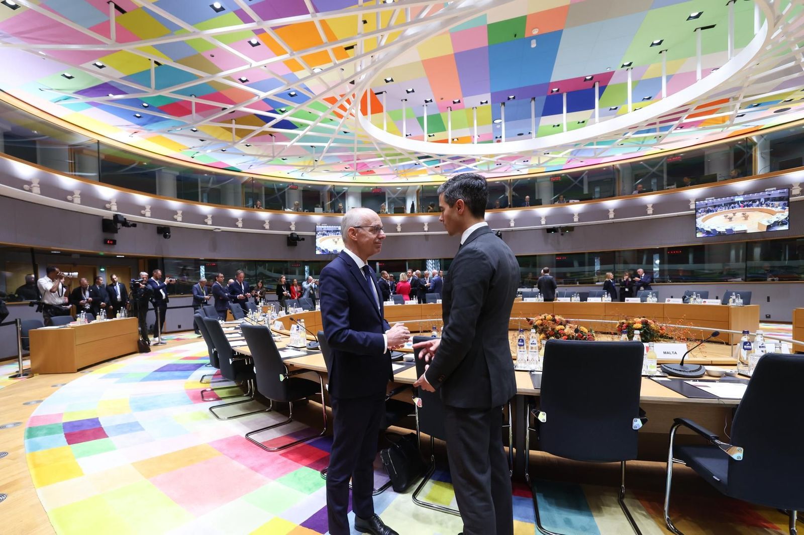 Los Veintisiete piden a Bruselas medidas a corto plazo para abaratar la energía