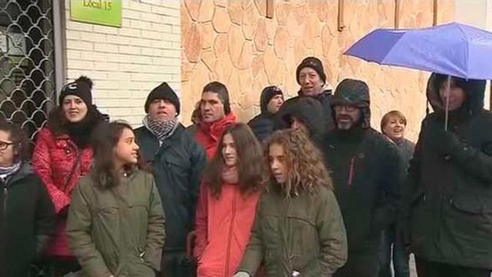 Concentración vecinal en el barrio de Butarque en protesta por la "carencias dotacionales"