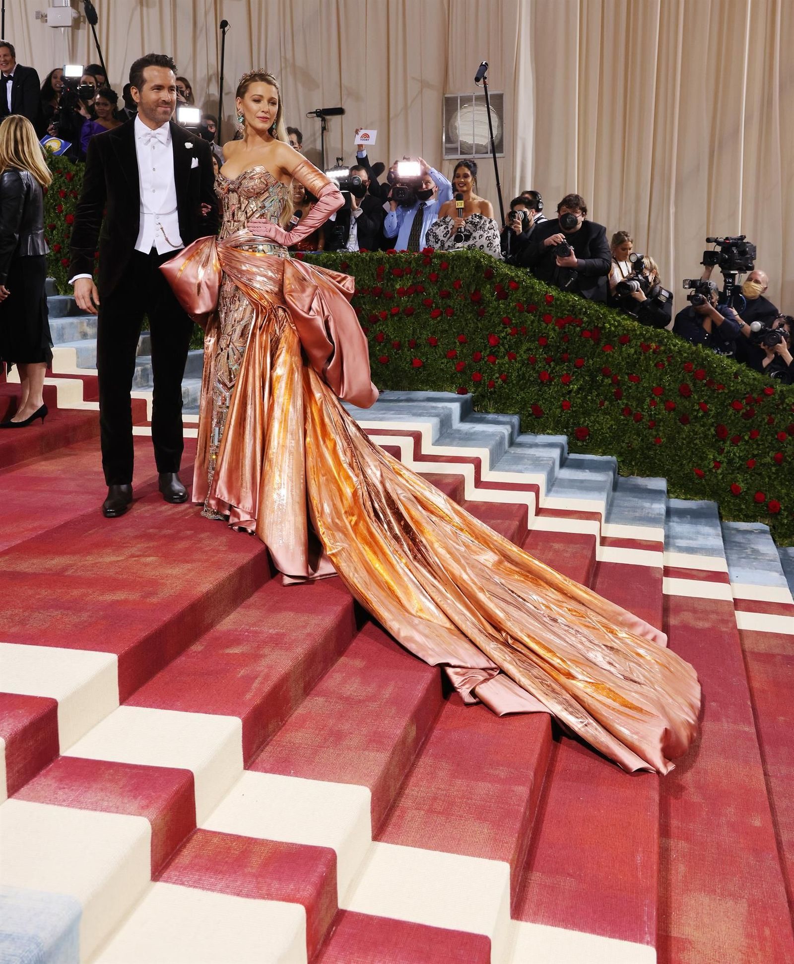 Blake Lively y Kim Kardashian triunfan en la MET Gala de Nueva York