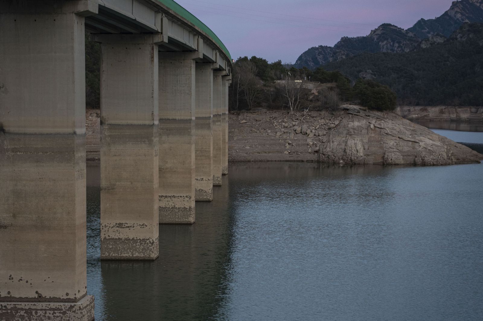 Prohibida el agua de las fuentes: el aumento de sequía lleva a Cataluña y Galicia a limitar el consumo