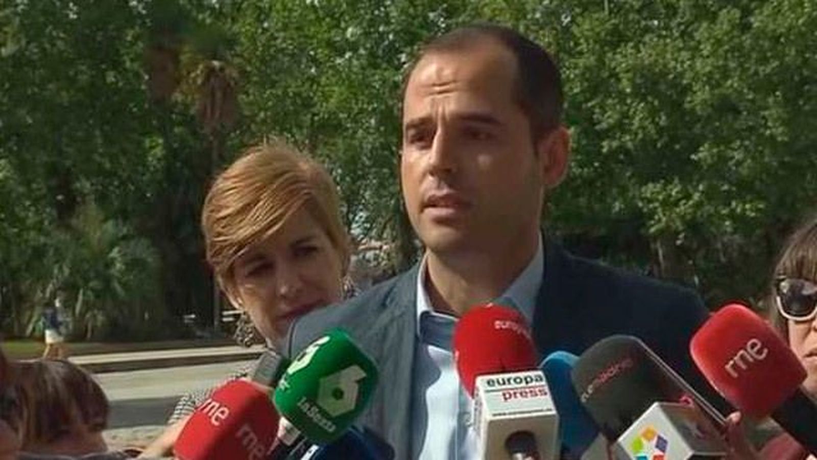 Cs sostendrá a Cifuentes mientras cumpla el pacto, pero no confía en el PP