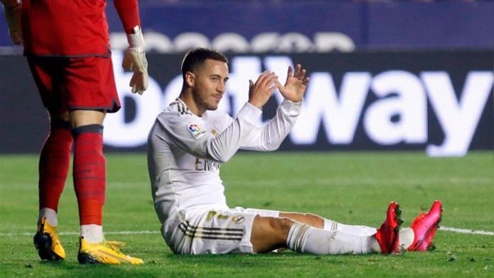 Hazard se vuelve a lesionar