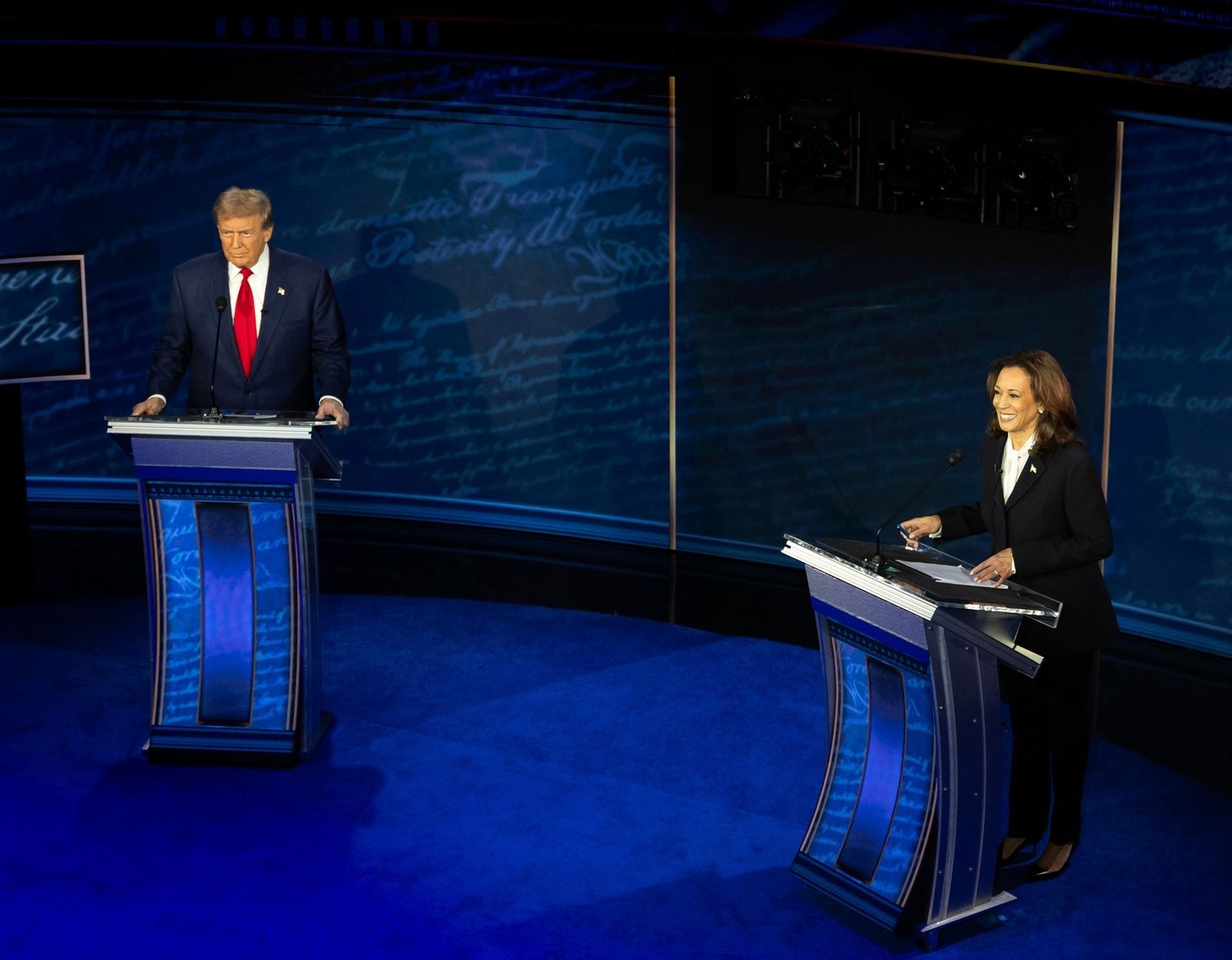 Harris se enfrenta a un Trump irascible en un debate lleno de ataques personales