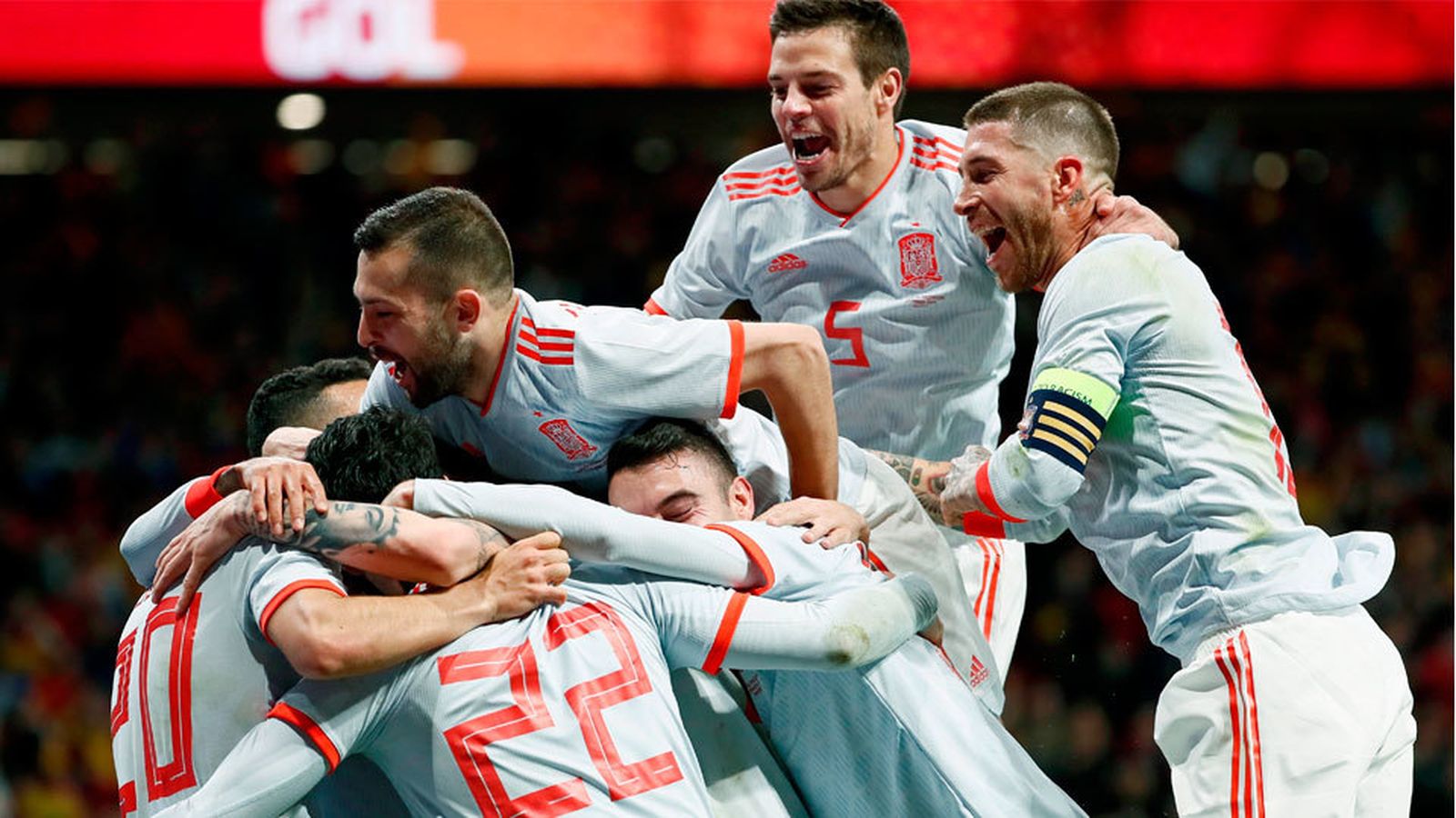 España golea a Argentina