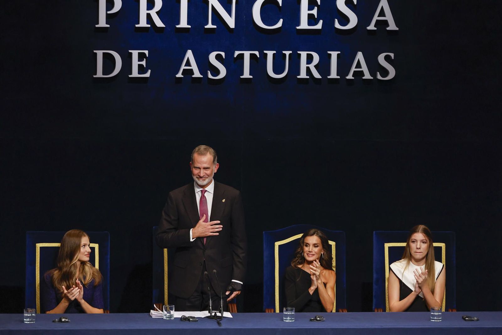 Felipe VI defiende que las soluciones 'llegarán de la unidad y nunca de la división'
