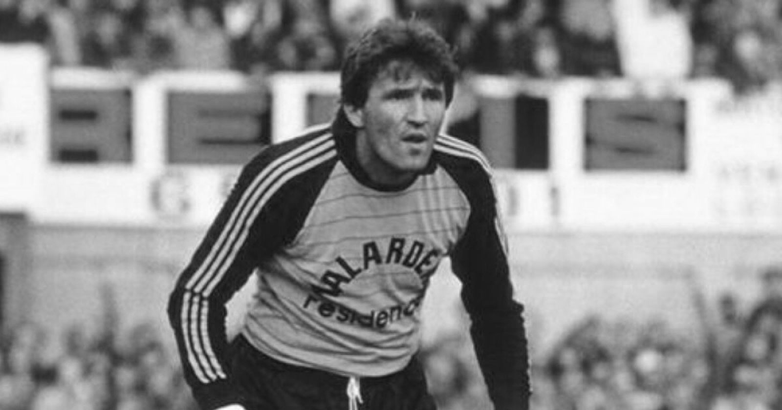 El legendario guardameta serbio Dragan Pantelic falleció el 20 de octubre a los 69 años por complicaciones causadas por el coronavirus. Jugó en el Radnicki más de diez años. Actuó en más de 250 partidos de la primera liga yugoslava, fue jugador también del francés Burdeos, entre otros clubes, y con la selección de su país participó en el Mundial de 1982 en España.