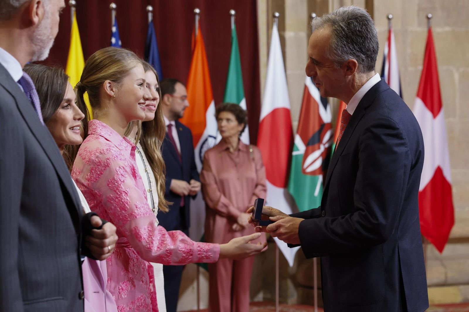 La princesa Leonor entrega en Asturias las insignias a Meryl Streep, Murakami y los otros galardonados