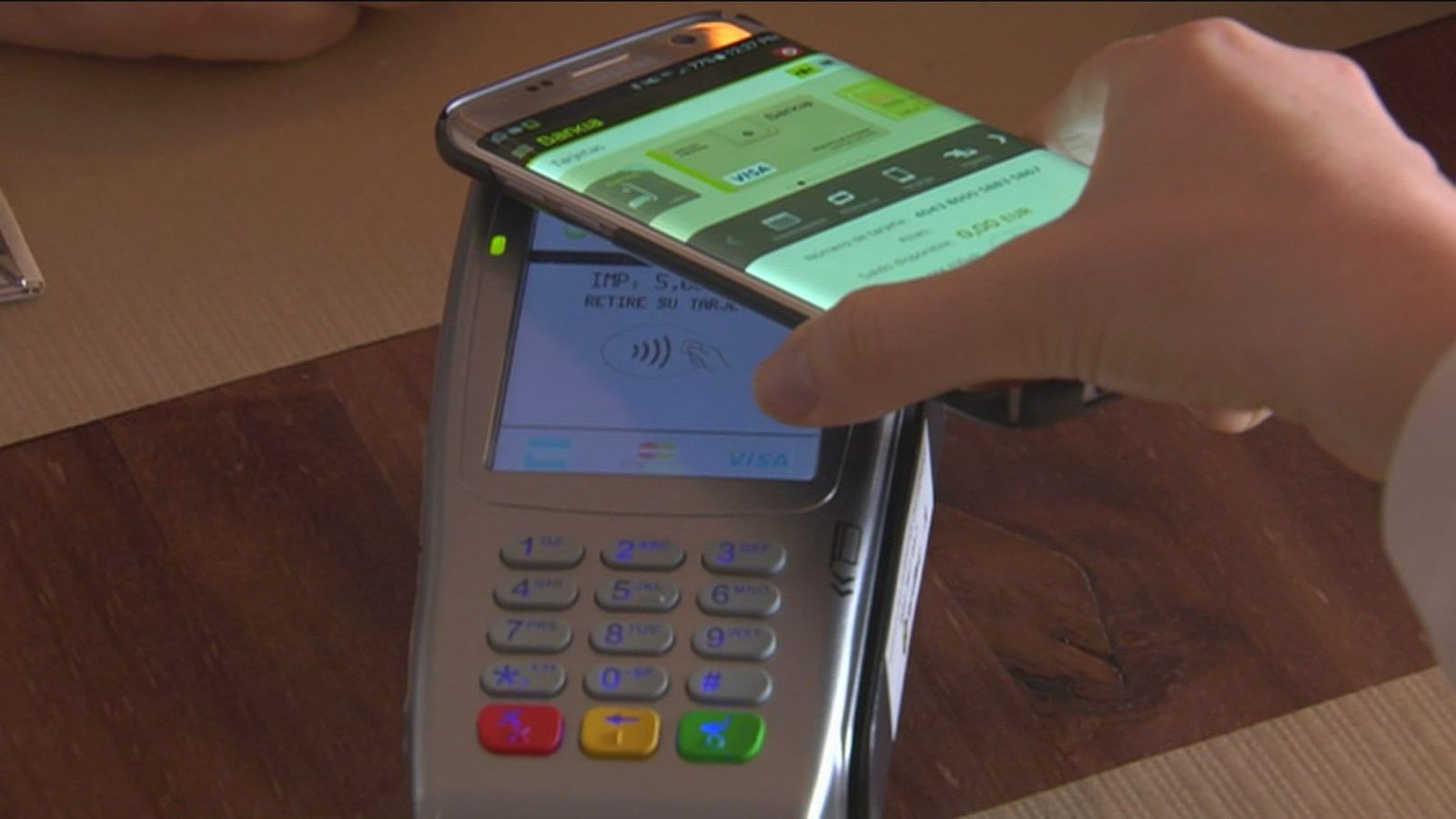 Las tarjetas bancarias y el riesgo de que desaparezcan