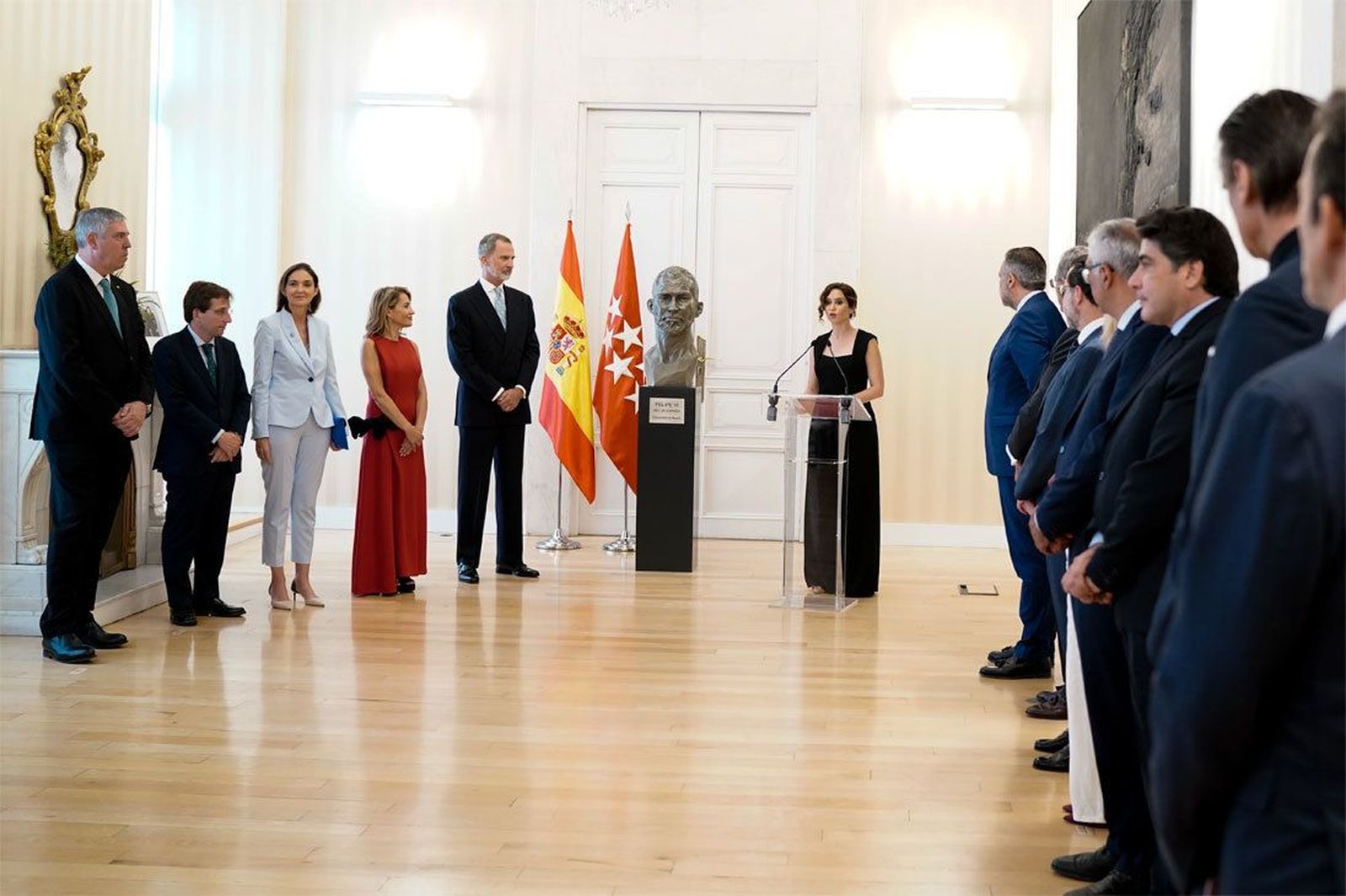 El Rey visita la sede de la Comunidad de Madrid, "la segunda casa de Felipe VI y de la Corona", según Díaz Ayuso