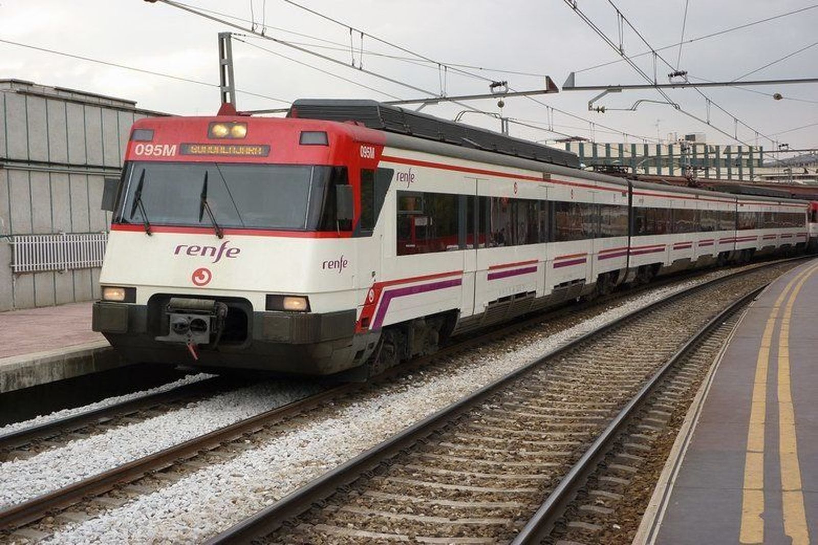 Los cercanías paralizados por una avería en el túnel de Recoletos