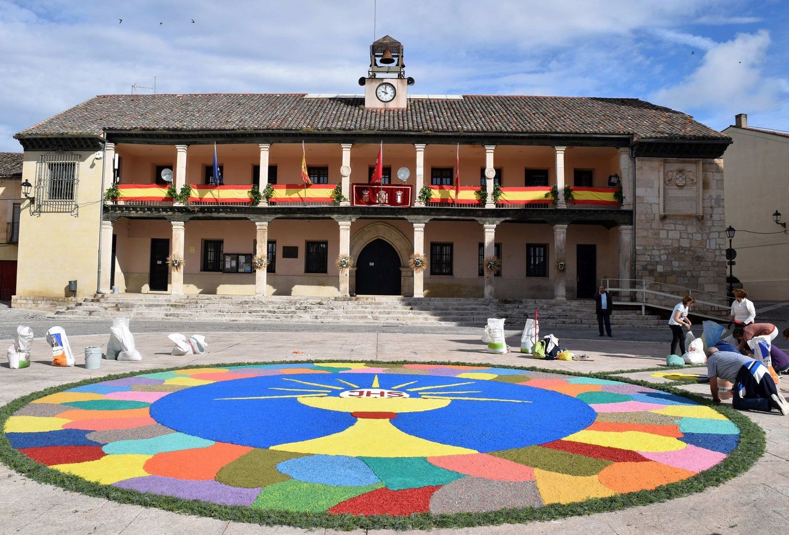 Alfombra creada por vecinos de Torrelaguna con motivo del Corpus