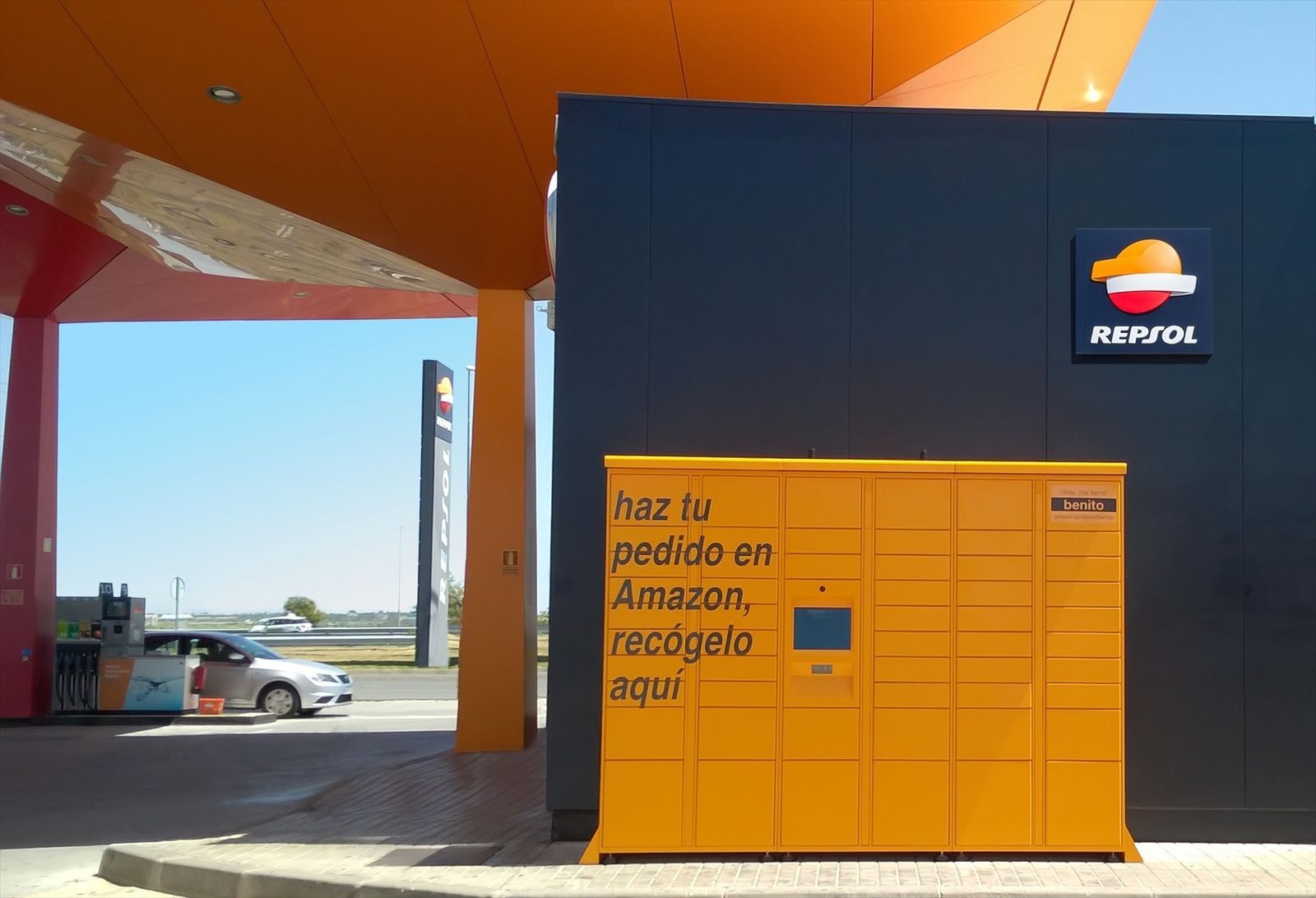 Amazon locker en un estación de servicio
