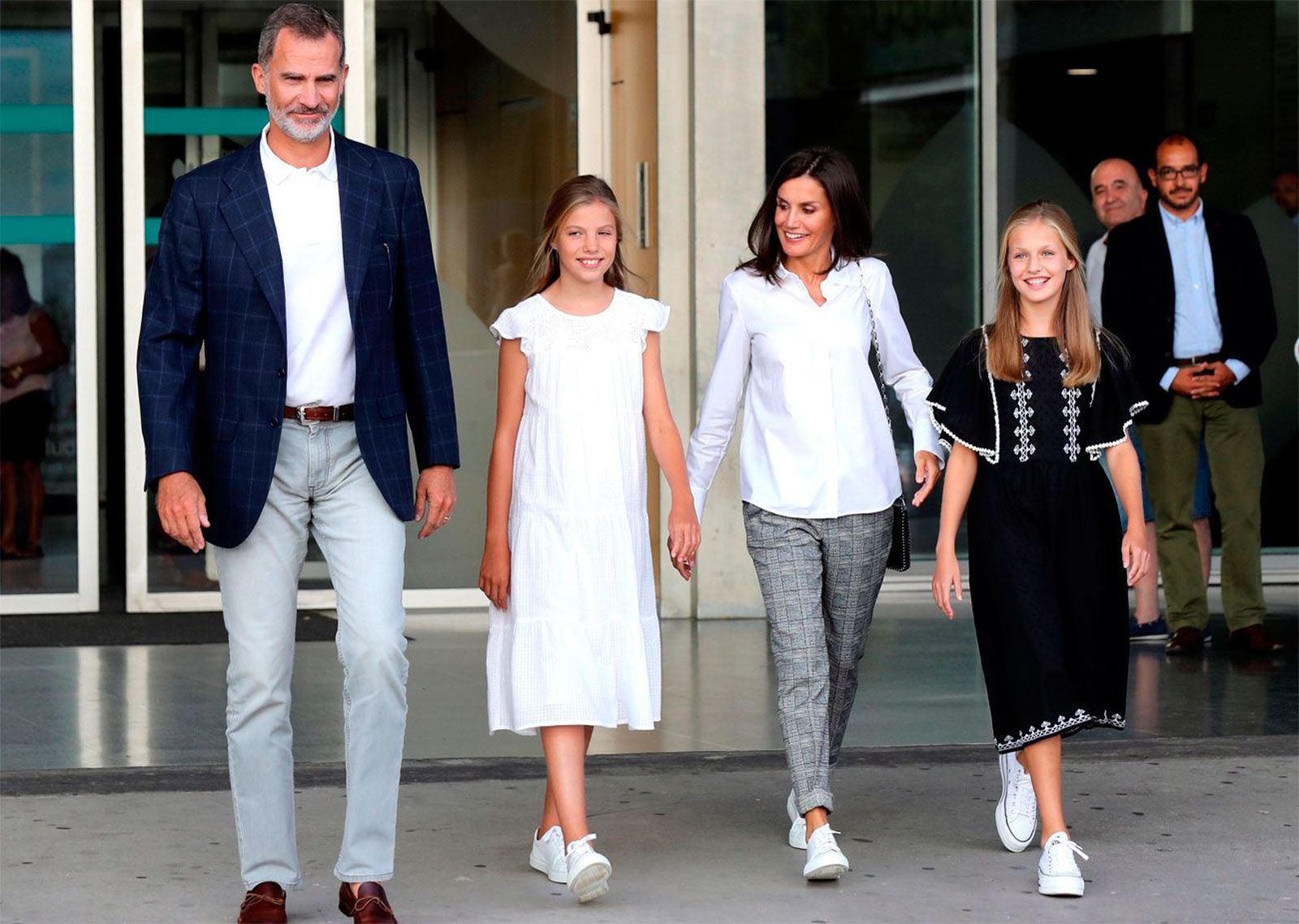 Los reyes y sus hijas visitan a don Juan Carlos en el hospital