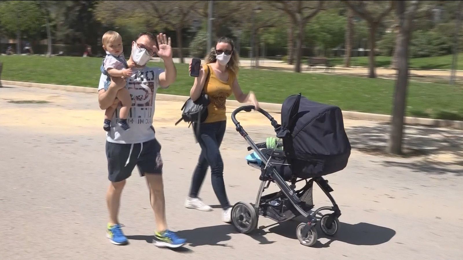 Los madrileños celebran un atípico Día de la Madre