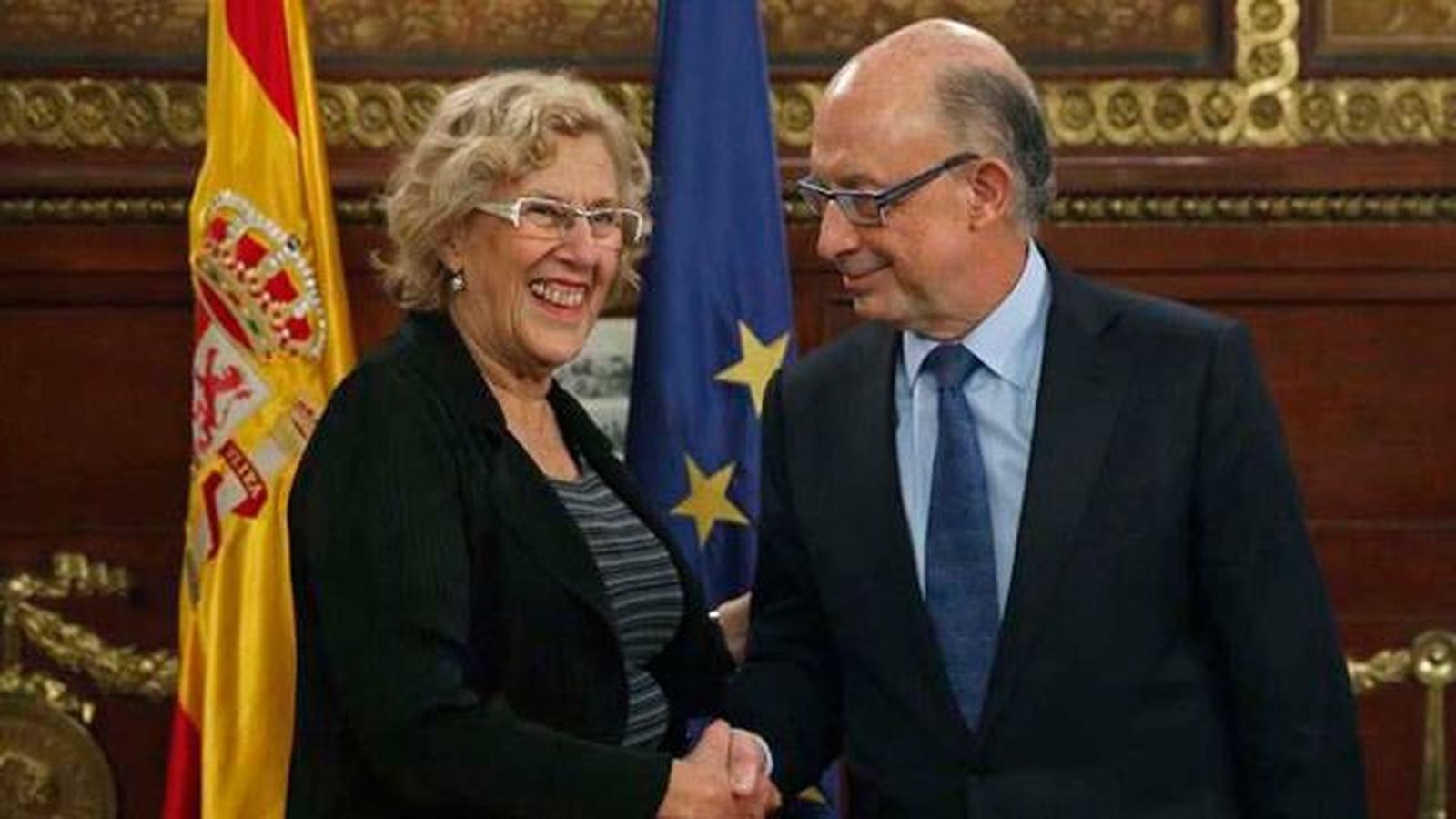 Carmena anuncia a Montoro que rehará el plan económico aprobado por el Pleno