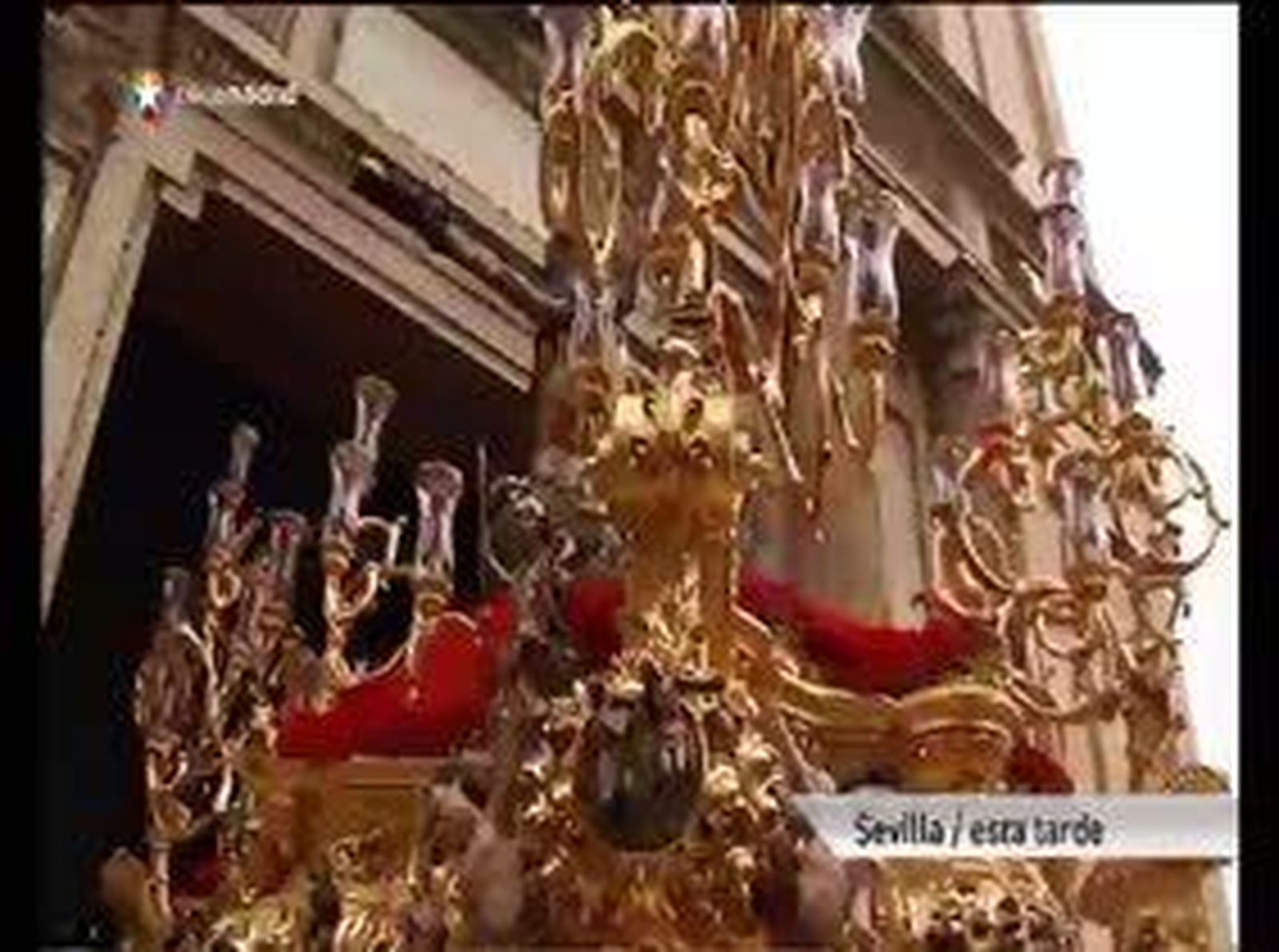 La lluvia da un respiro el Miércoles Santo en Sevilla