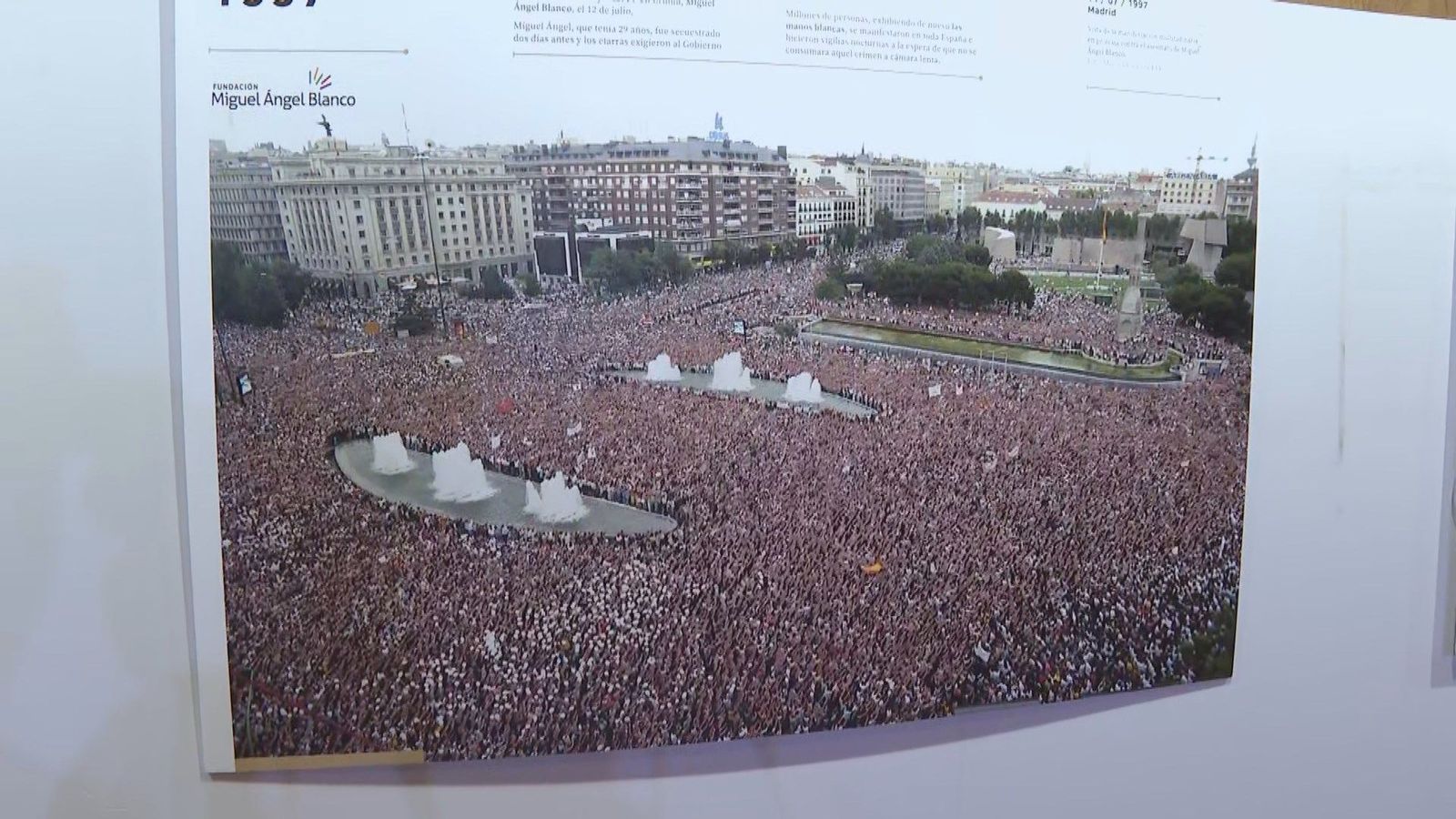 María del Mar Blanco inaugura la exposición ‘La voz de las manos blancas’ en Brunete