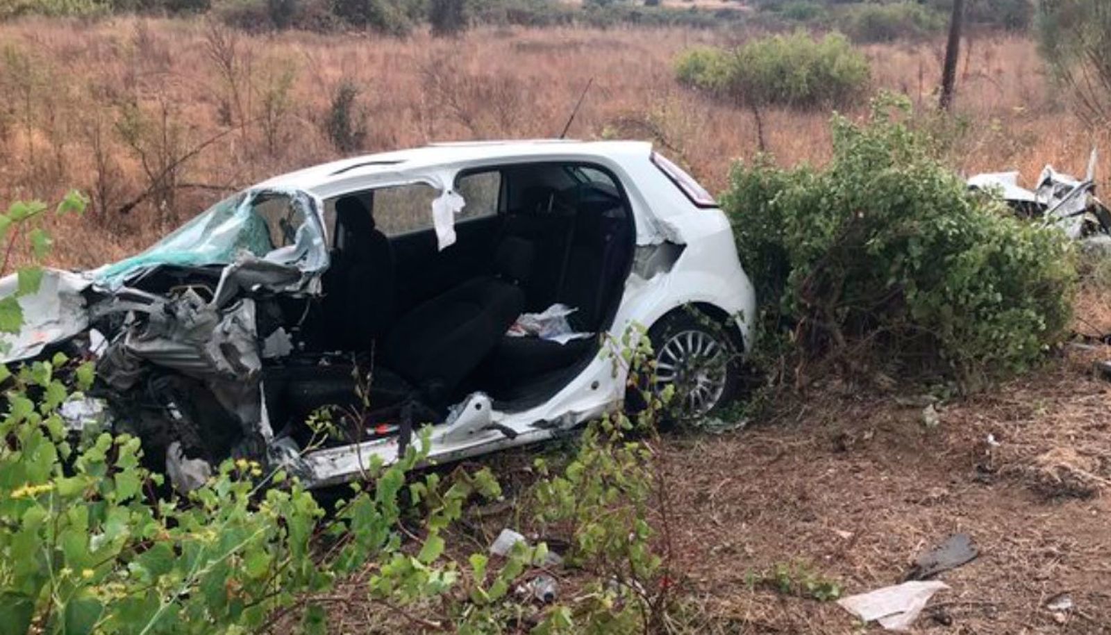 Dos hombres heridos, uno de ellos grave,  en una colisión  frontal en la carretera de los Pantanos