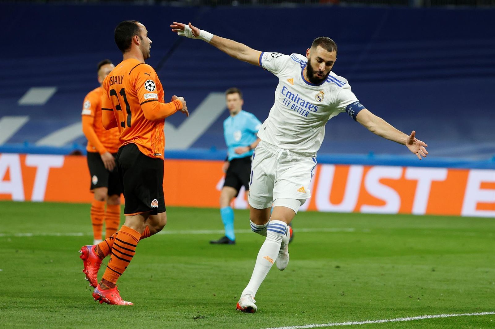 Benzema ante el Shakhtar