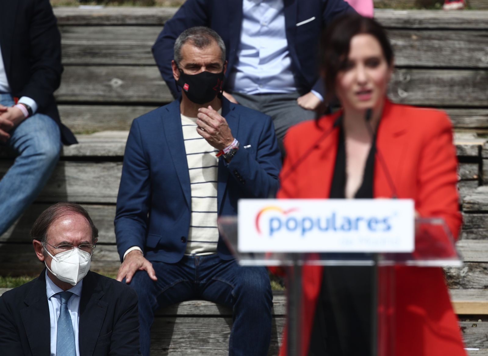 Toní Canto, detrás de Isabel Díaz Ayuso, en la presentación de candidaturas del PP