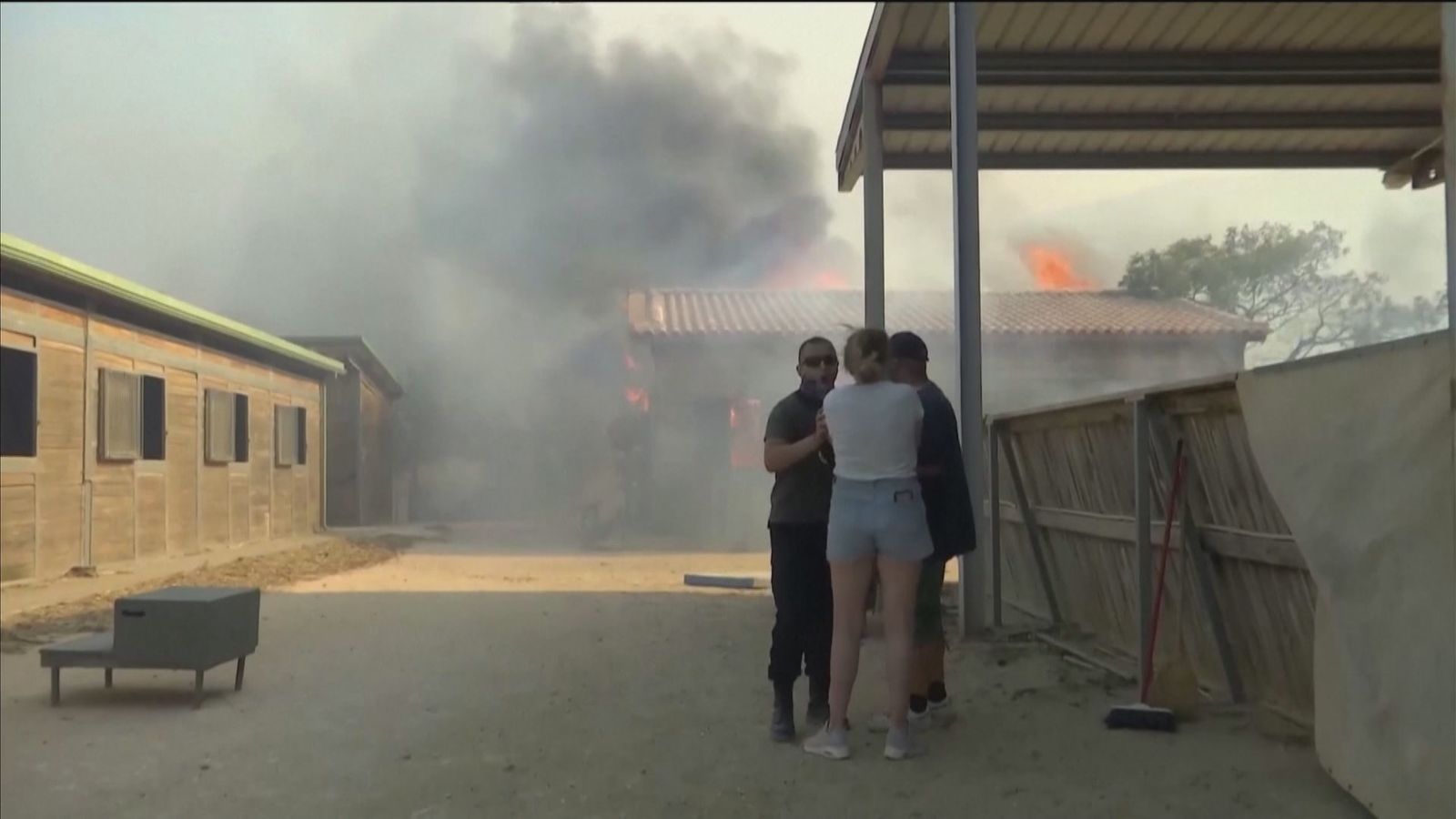 Grecia lucha contra los incendios provocados por la ola de calor
