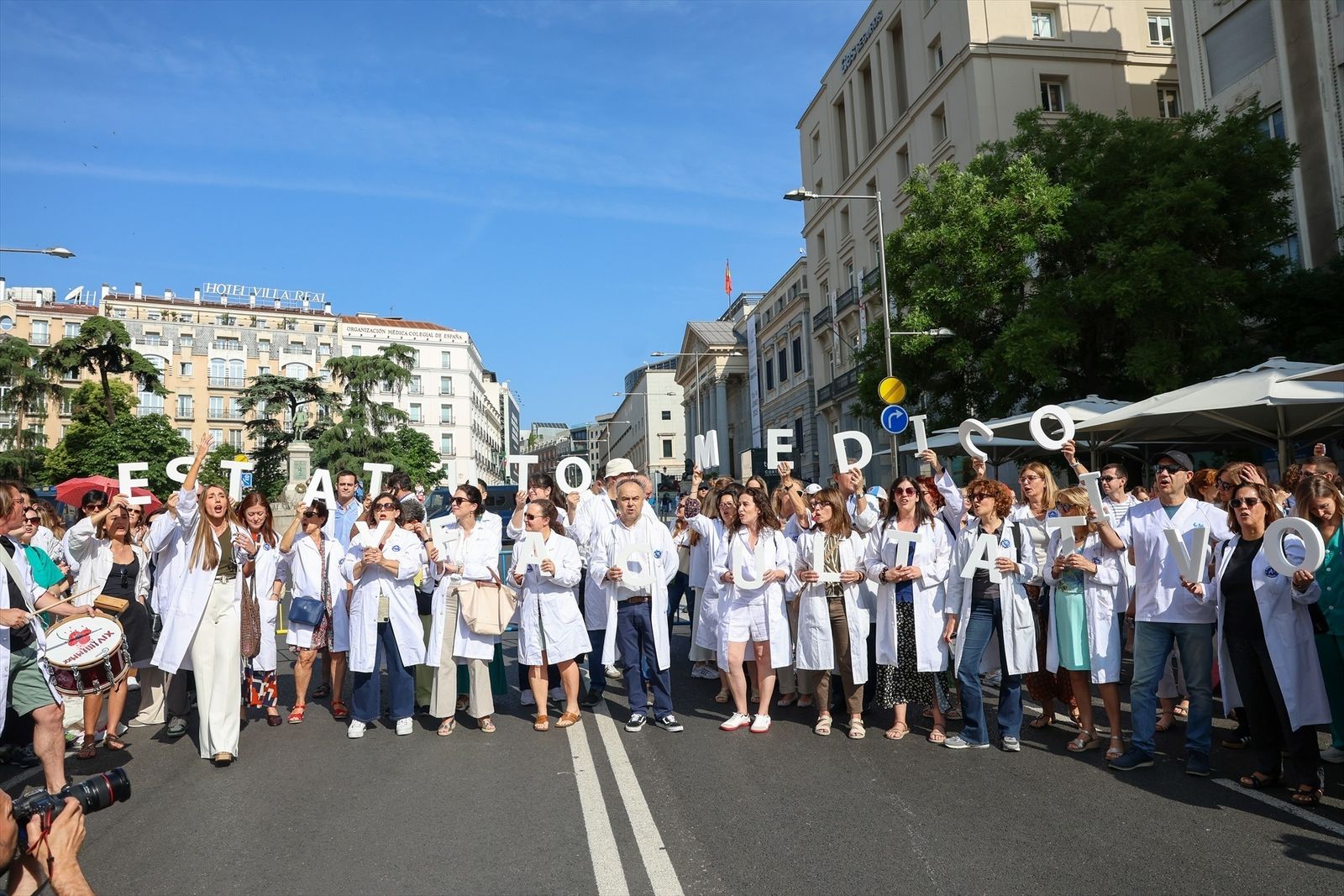 Los médicos contra el Estatuto Marco de Mónica García que consolida su precariedad laboral
