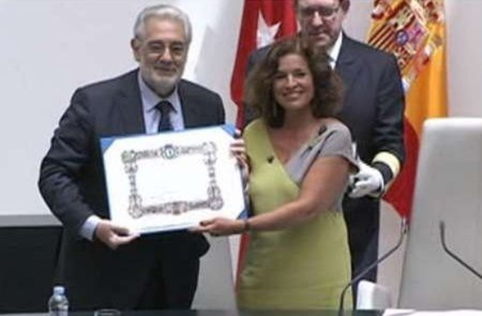 Plácido Domingo recibe el título de Hijo Predilecto declarándose  tres veces 'gato'