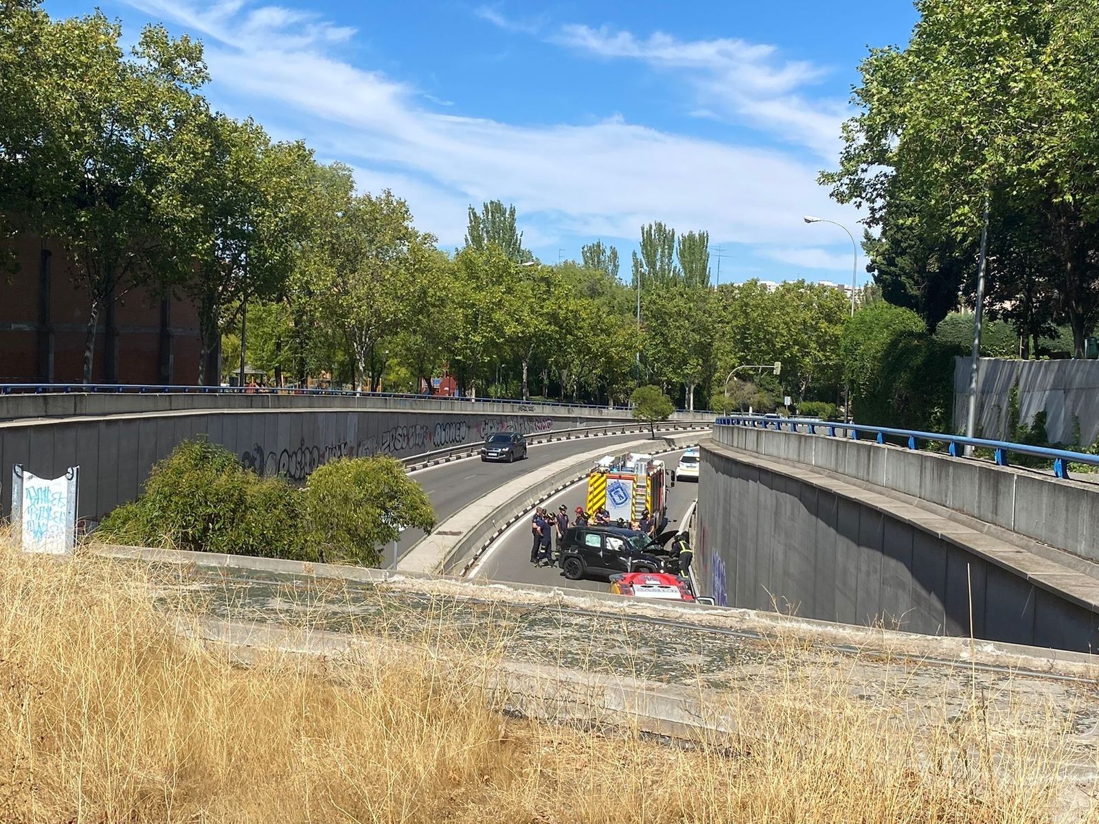 Vuelco de un coche en el famoso túnel de Sinesio Delgado, sin heridos