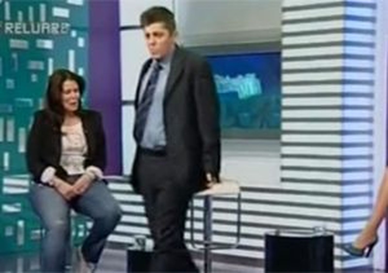 Politico rumano llamado al baile