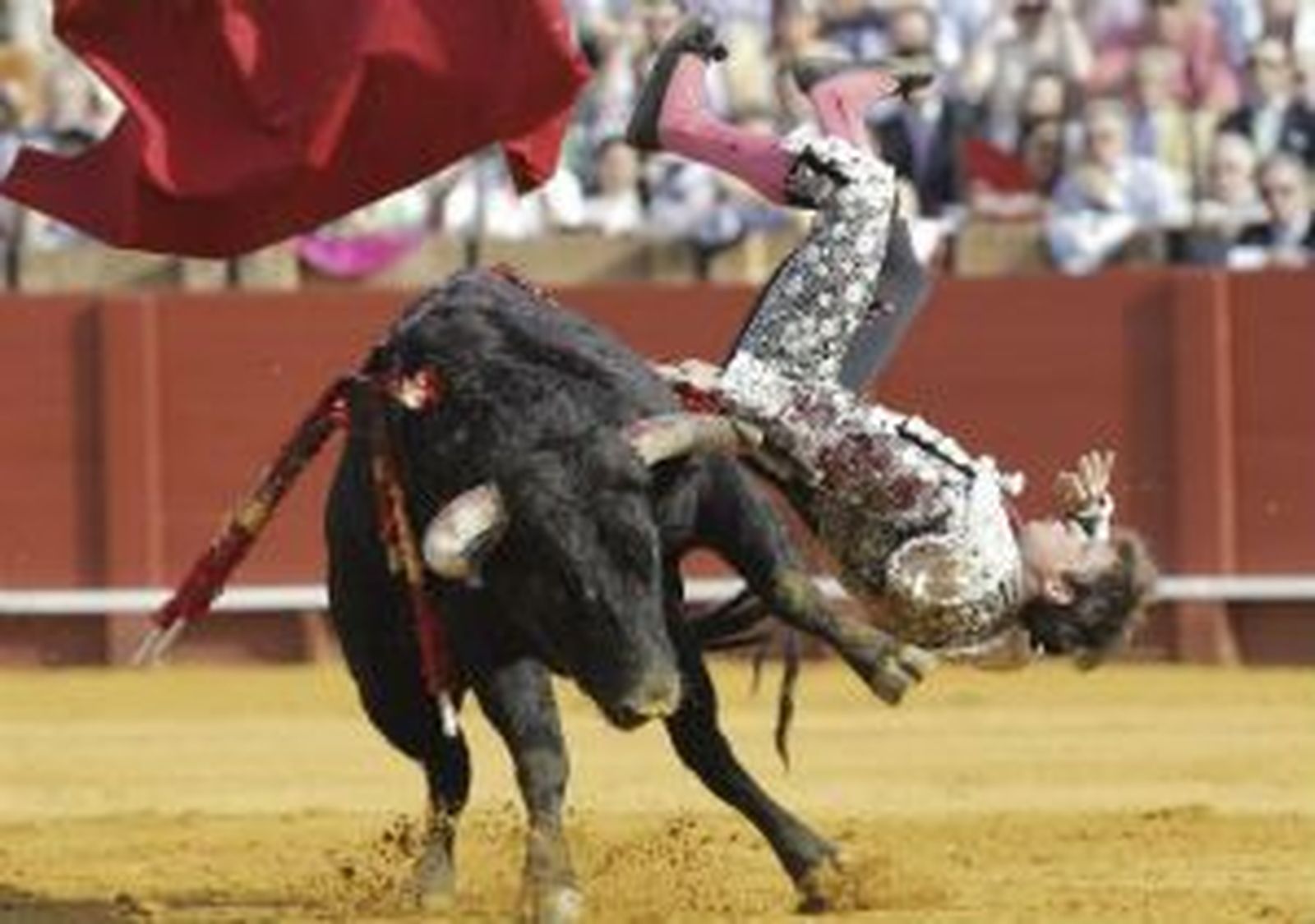 La herida de El Juli evoluciona bien y el torero pasa de la UCI a planta