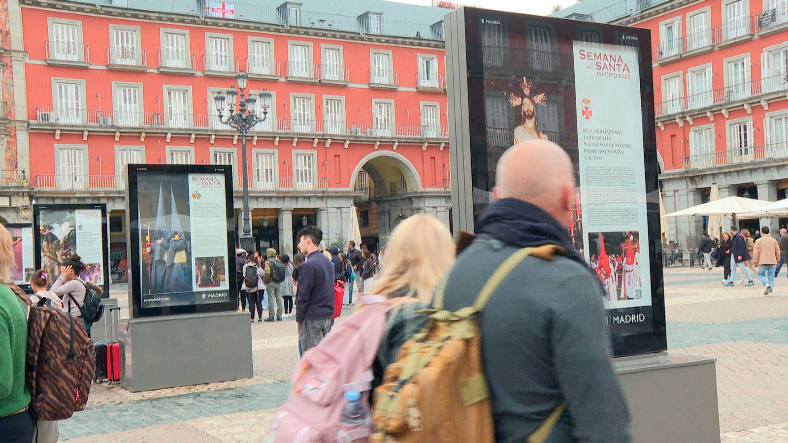 Marquesinas publicitarias de Semana Santa en la Plaza Mayor de Madrid