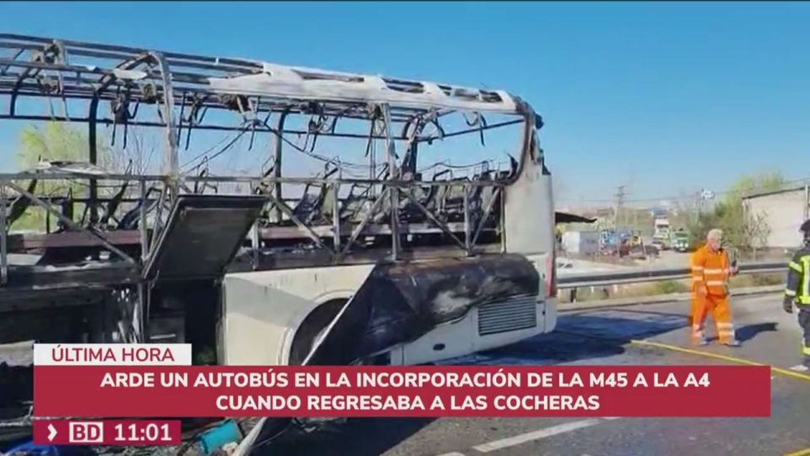 Arde un autobús en la incorporación de la M-45 a la A-4