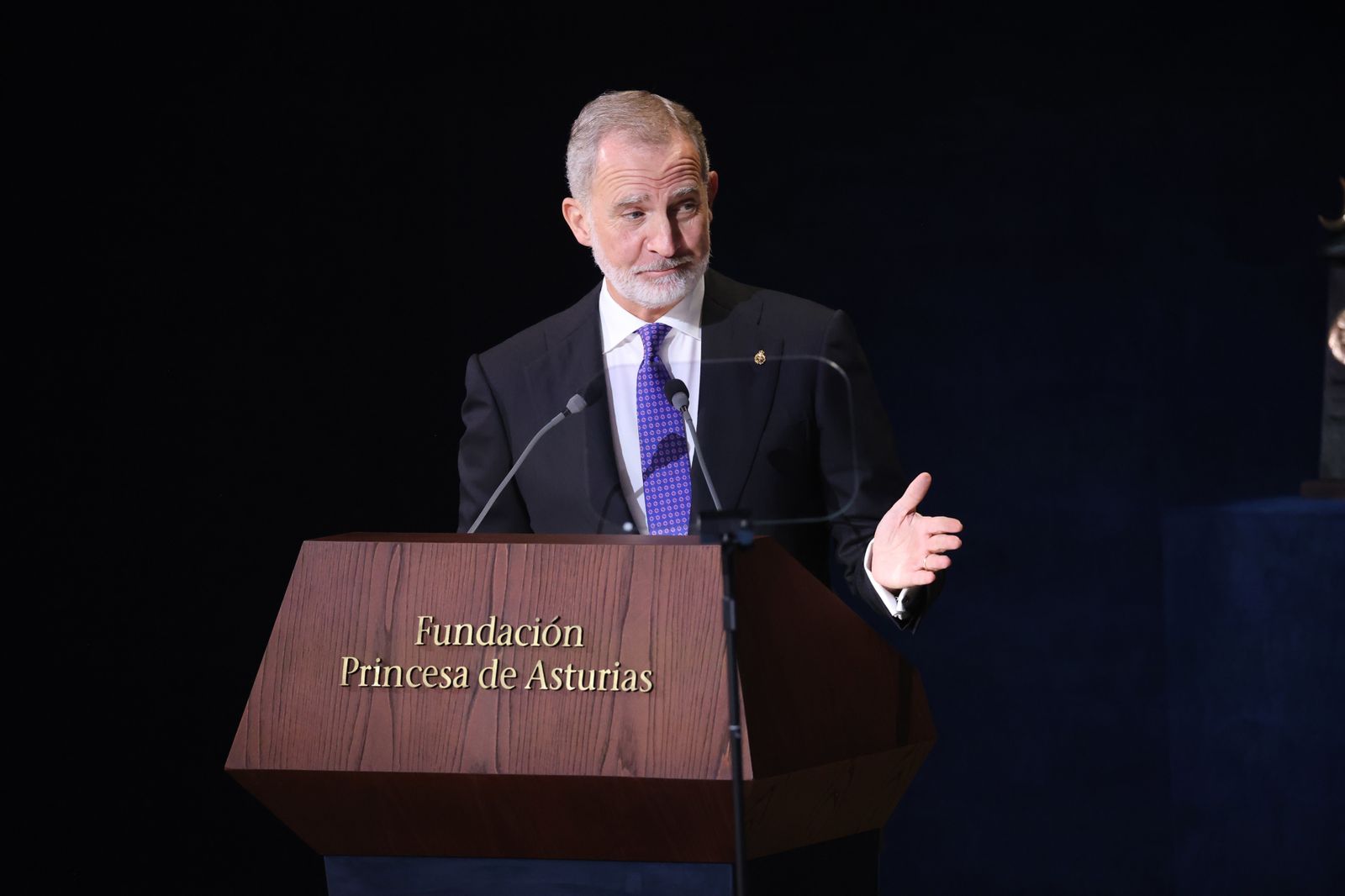 El Rey Felipe VI durante la entrega de los Premios Princesa de Asturias 2026 en el Teatro Campoamor, a 23 de octubre de 2026, en Oviedo (España).