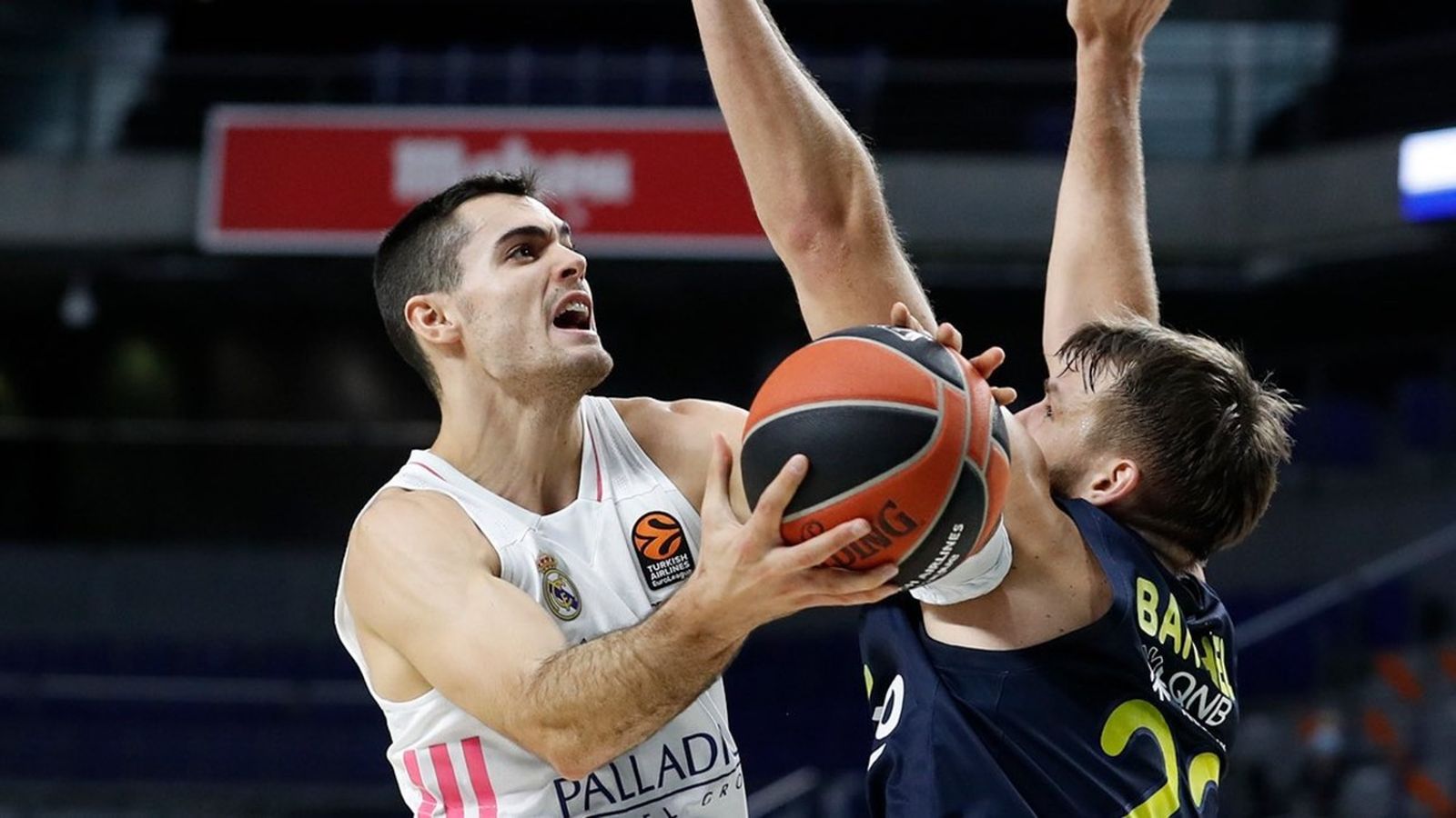 Abalde ante el Fenerbahce