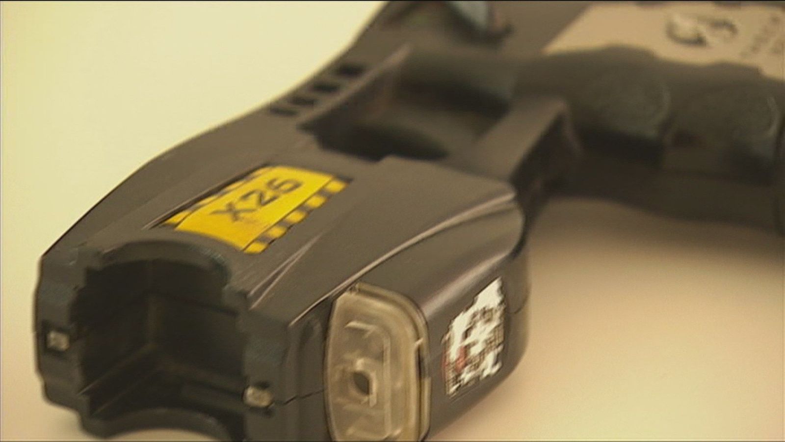 ¿Cómo funcionan las pistolas táser?