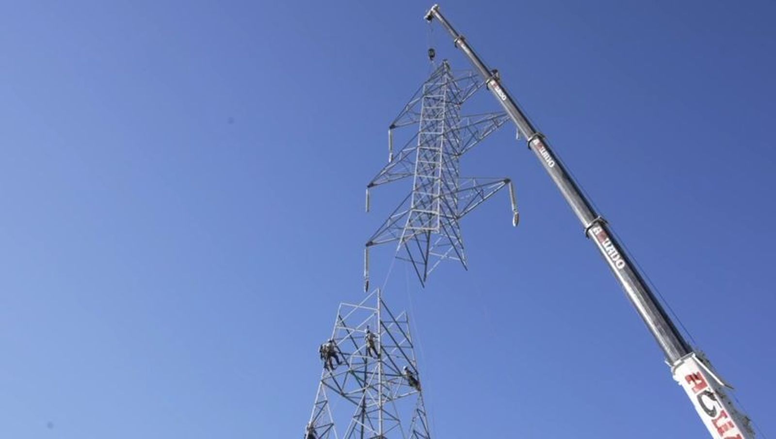 Retirada de una torre de alta tensión en Boadilla del Monte