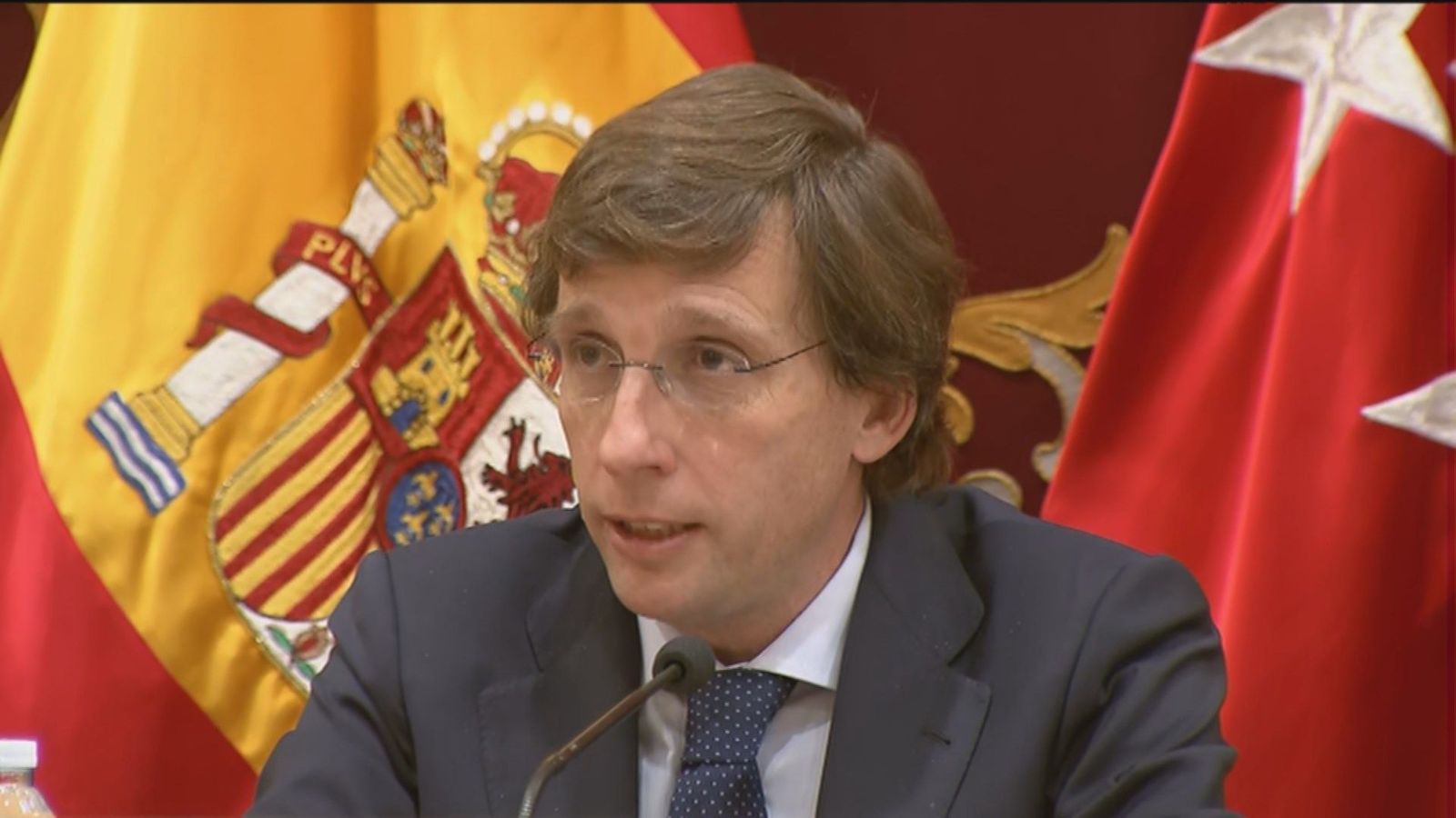 Almeida, sobre la polémica por las mascarillas: “La izquierda saca la máquina trituradora aun siendo exonerado"