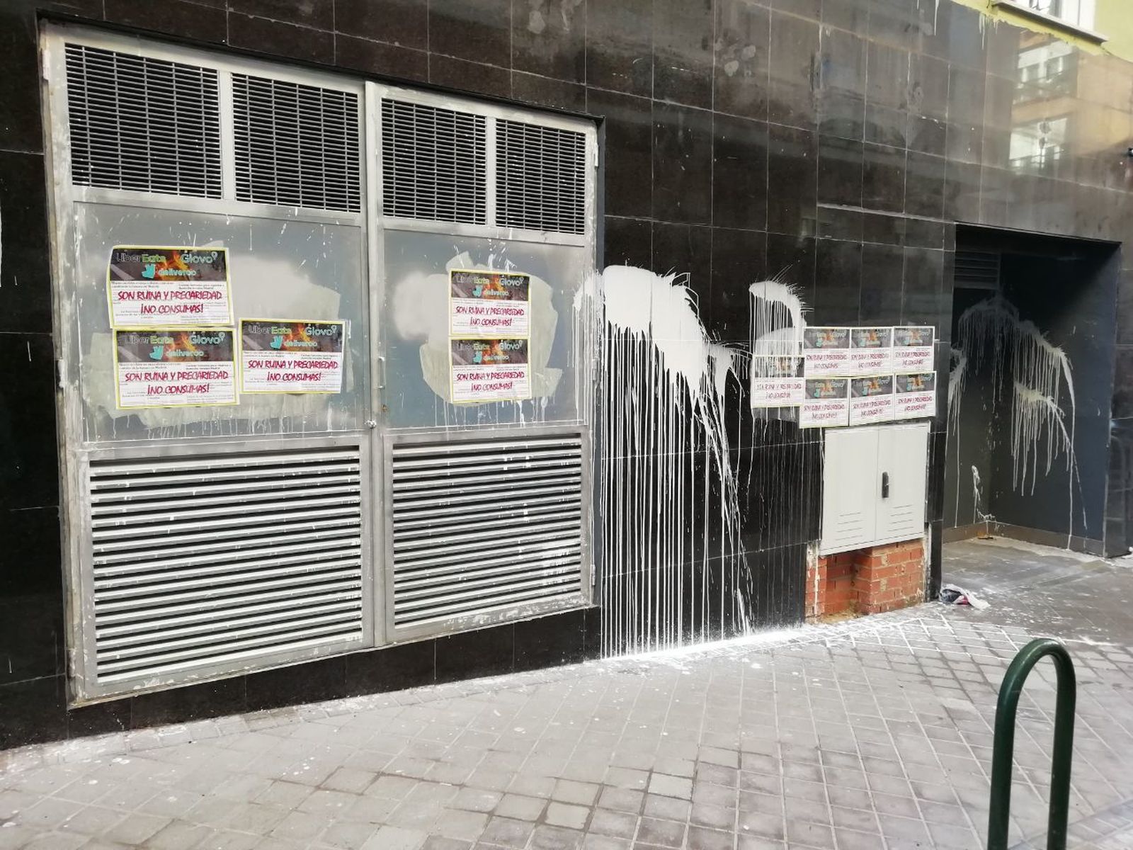 Carteles en Prosperidad contra las 'cocinas fantasma'