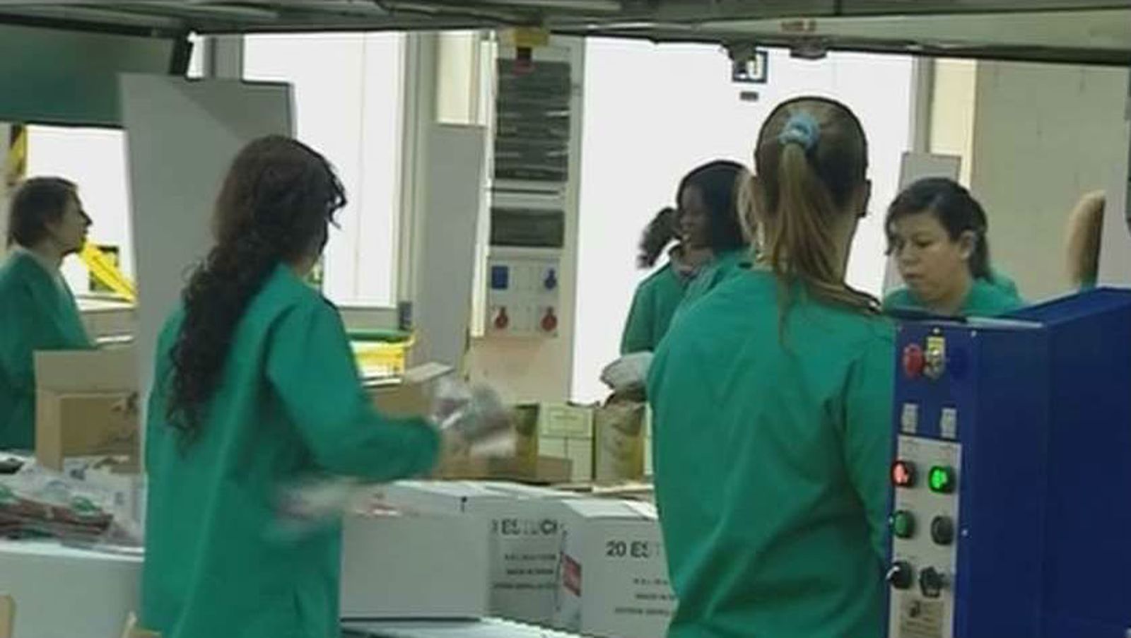 Trabajadores en su puesto de trabajo