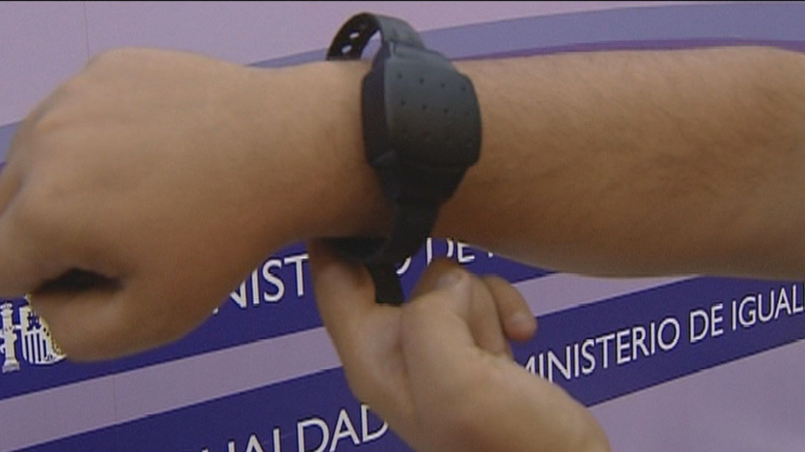Pulseras telemáticas contra el goteo de rebajas en las sentencias por violencia sexual