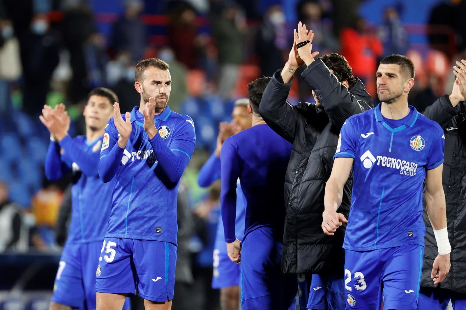 Los jugadores del Getafe celebran la victoria ante el Granada al término del encuentro de LaLiga Santander