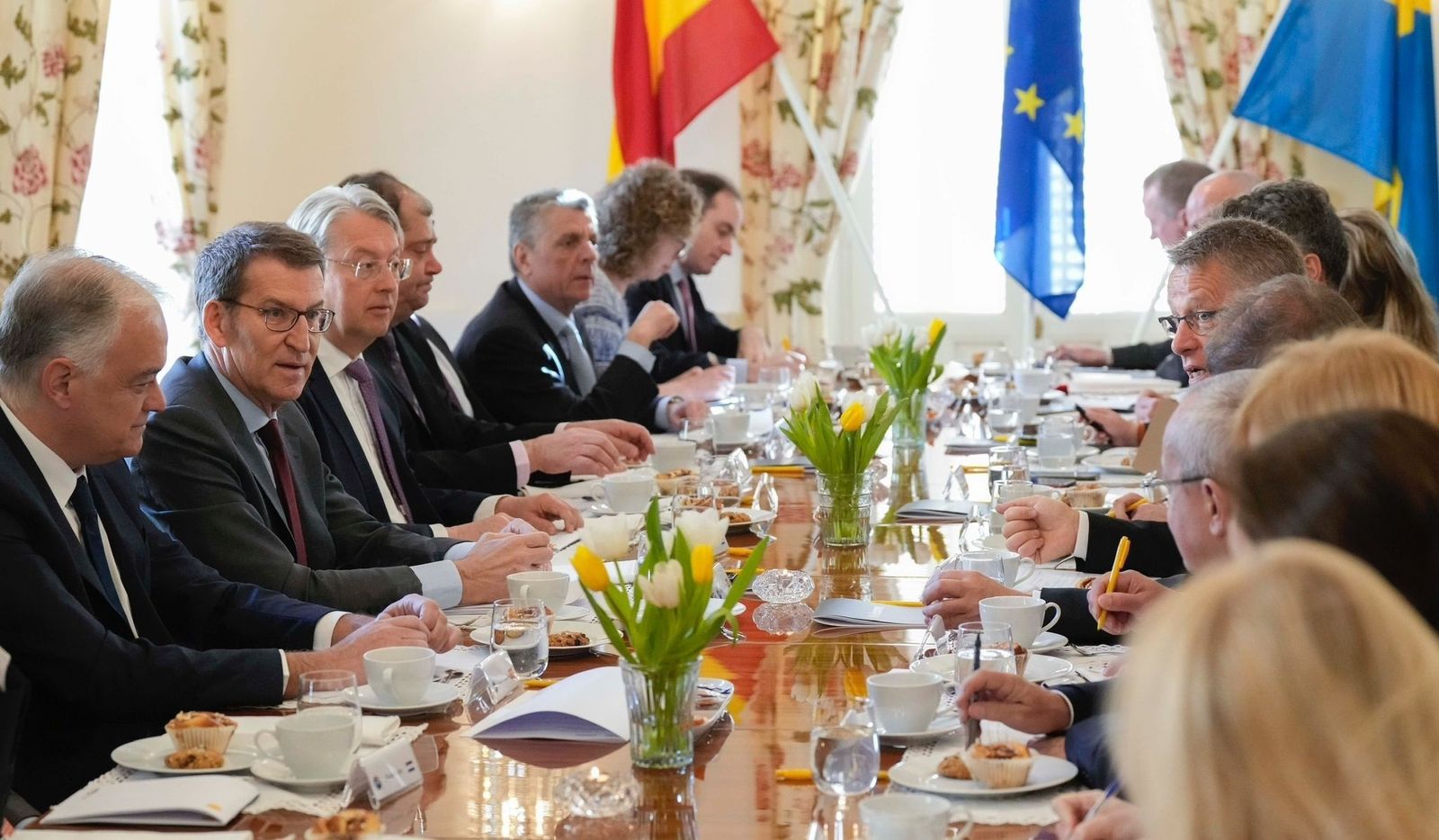 Feijóo con embajadores de la UE