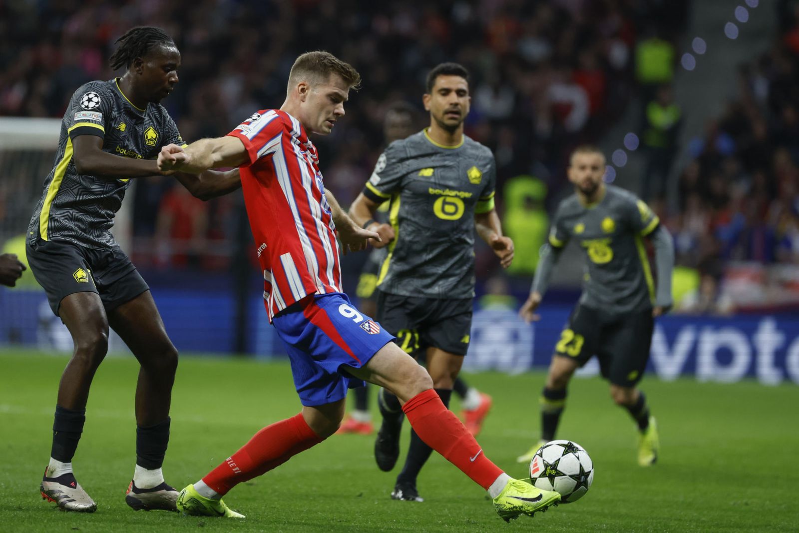 Sorloth ante el Lille