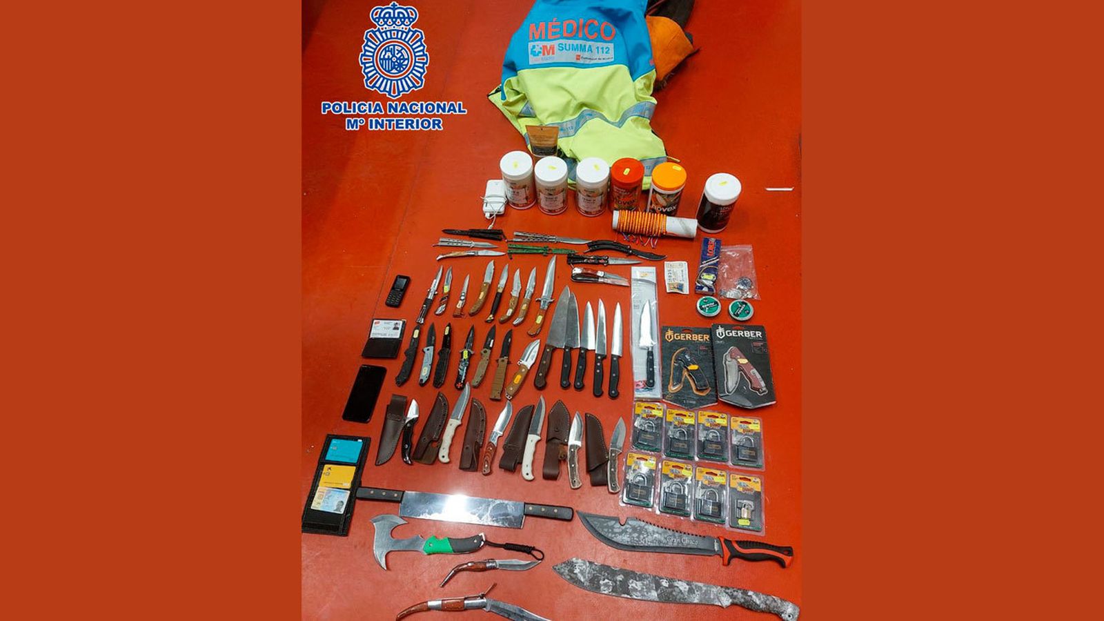 Armas y objetos incautados al agresor de su expareja