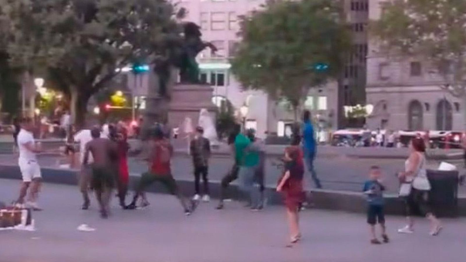 Detenido un mantero por la agresión a turistas en Barcelona