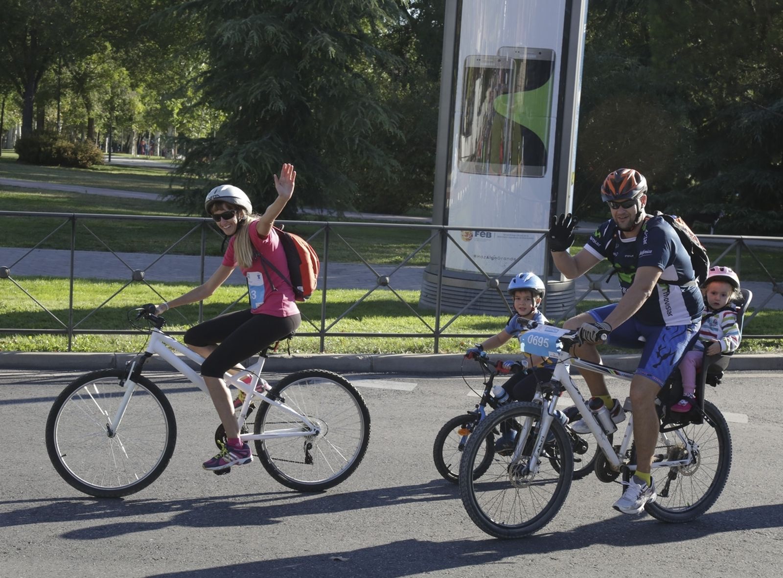 Una familia de Leganés participa en la fiesta de la bicicleta
