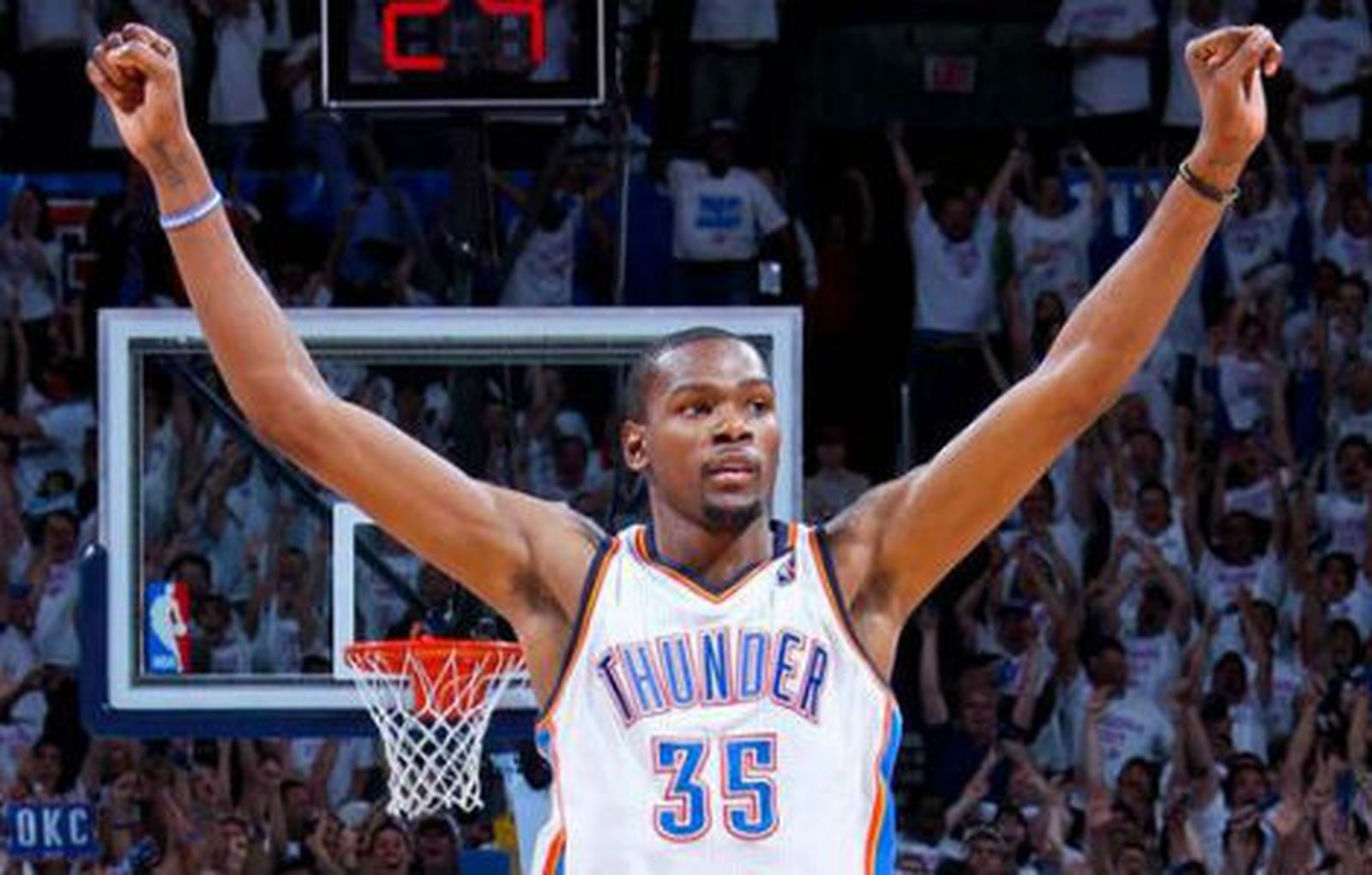 Los Thunder arrollan a Warriors y toman ventaja (2-1)