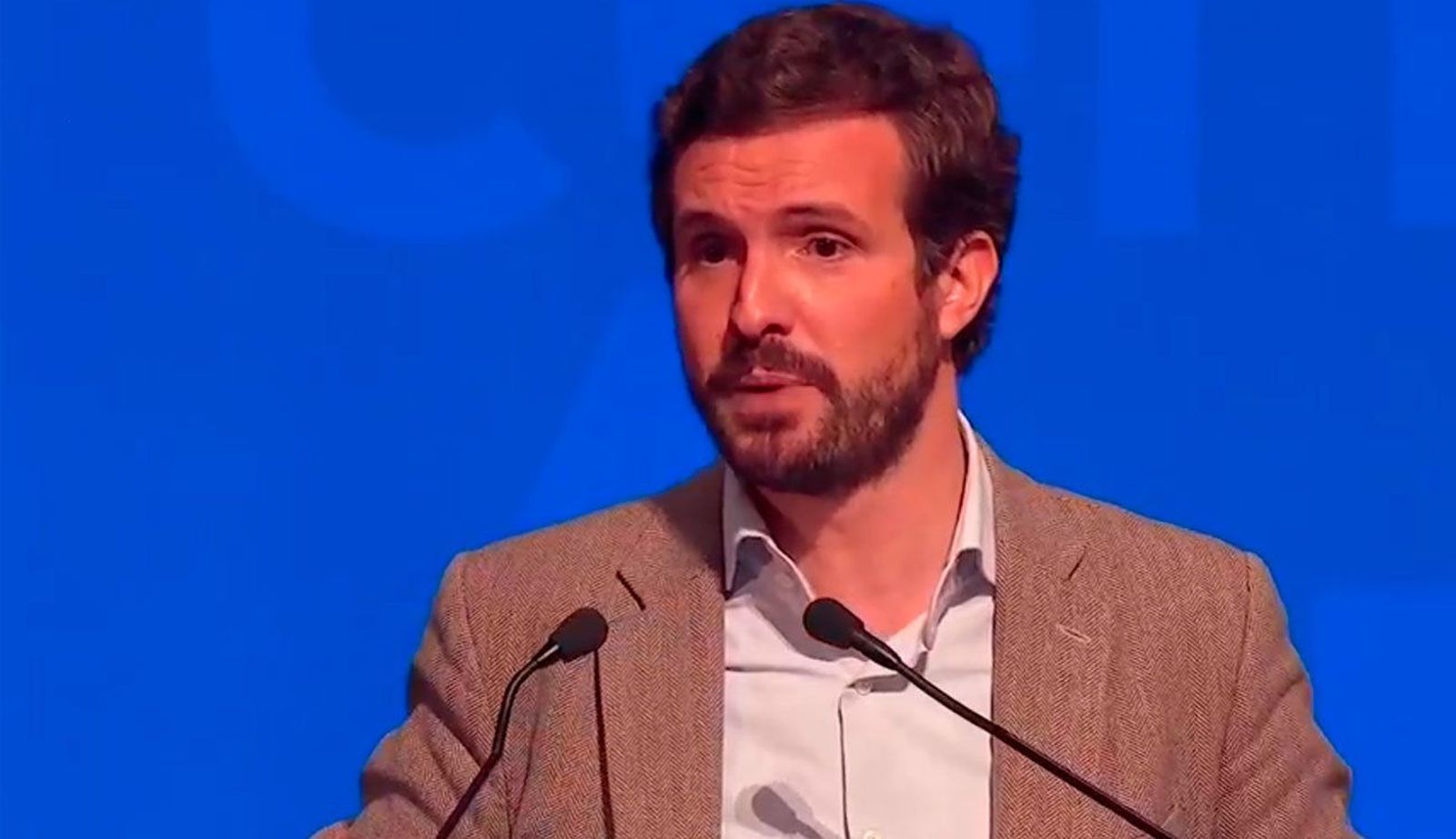 Casado lamenta que Sánchez se vuelva a parapetar tras las comunidades