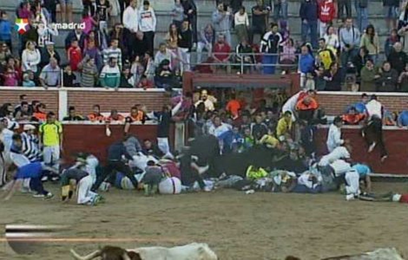 Un gran tapón en la plaza causa 31 heridos en el encierro de "sanse"